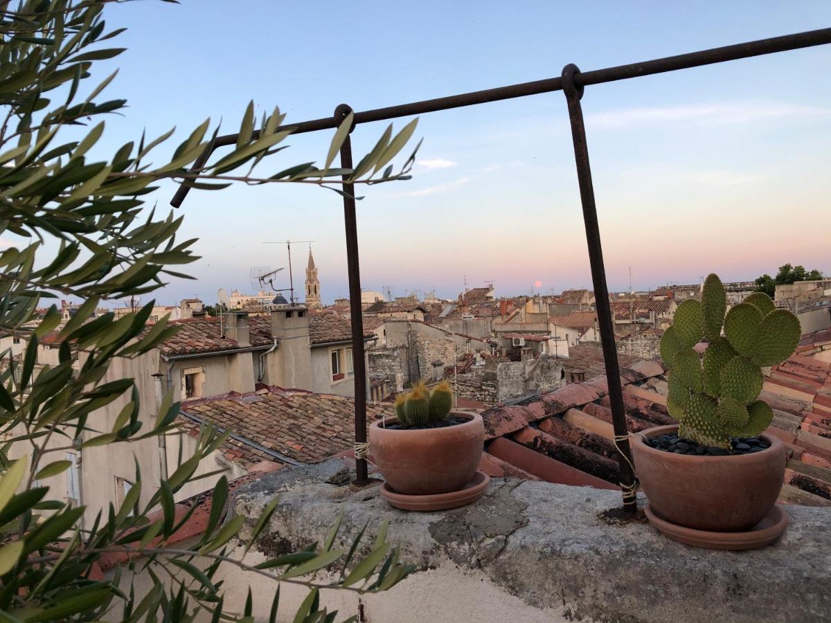 Appartement Avec Terrasse Panoramique Au Coeur De Nîmes Exterior foto