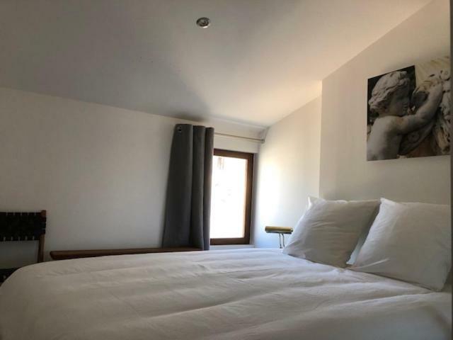 Appartement Avec Terrasse Panoramique Au Coeur De Nîmes Exterior foto